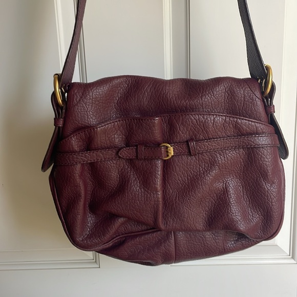 Marc Jacobs Burgundy Crossbody Bag with Gold Accents - Picture 2 of 4